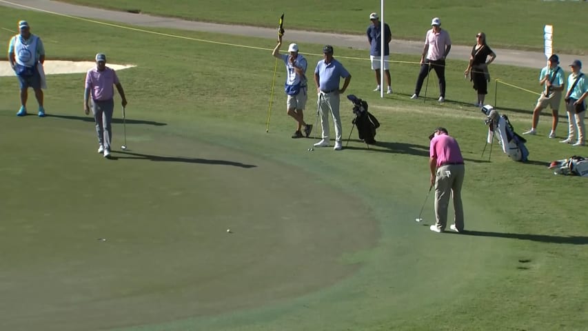 Boo Weekley holes birdie from off the green at SAS Champ